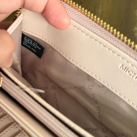 Michael Kors Large Wallet in Powder Blush - Picture 5 of 6